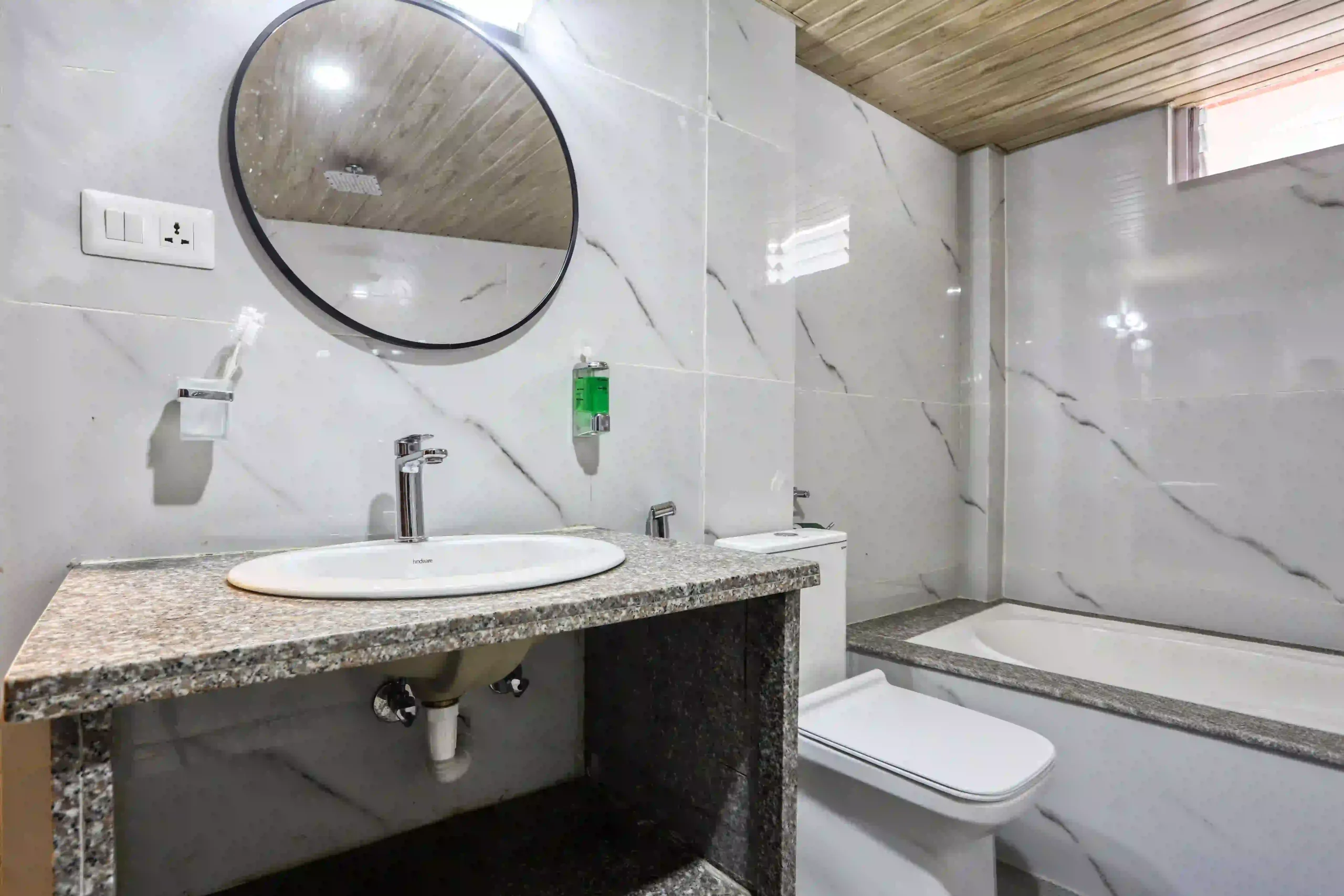Luxurious Suite - Image 4