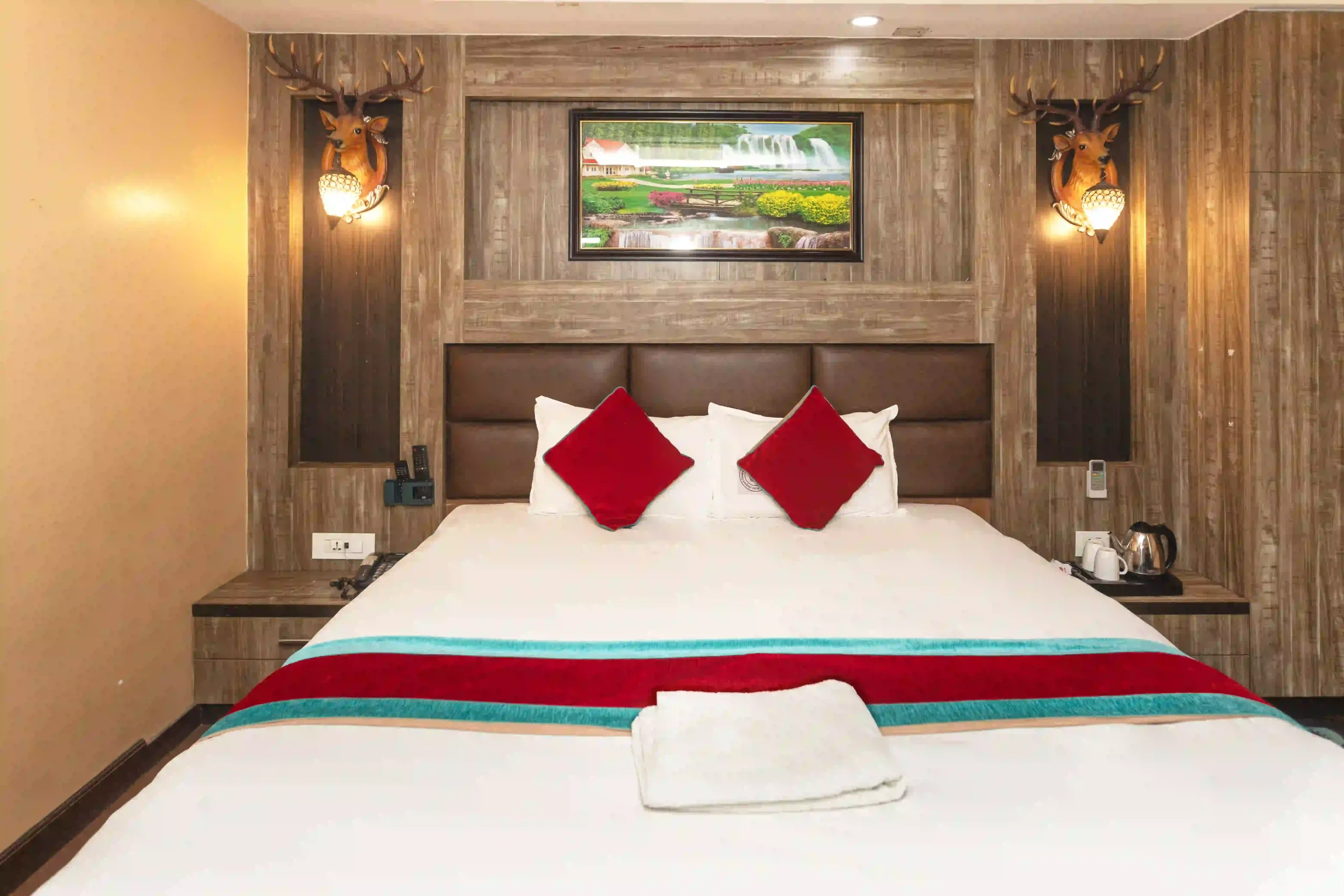 Luxurious Suite - Image 12