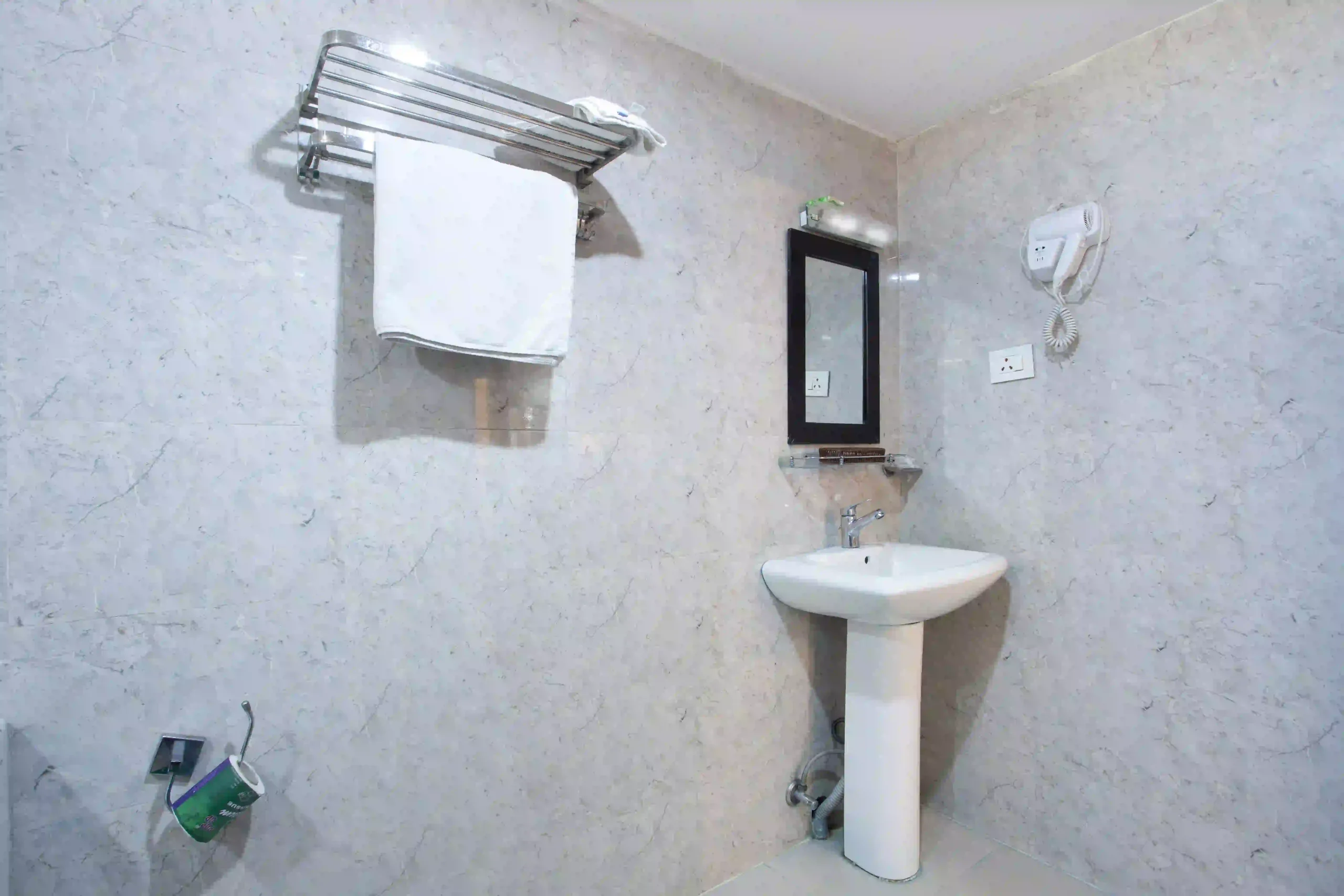 Luxurious Suite - Image 11