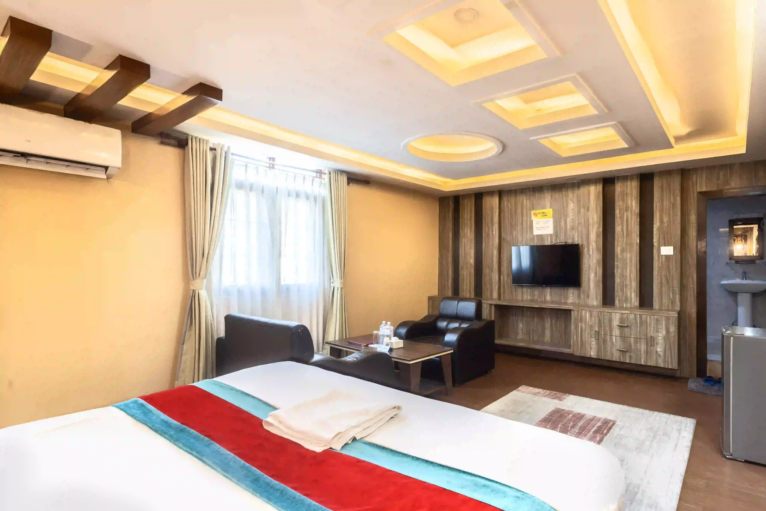 Luxurious Suite - Image 9
