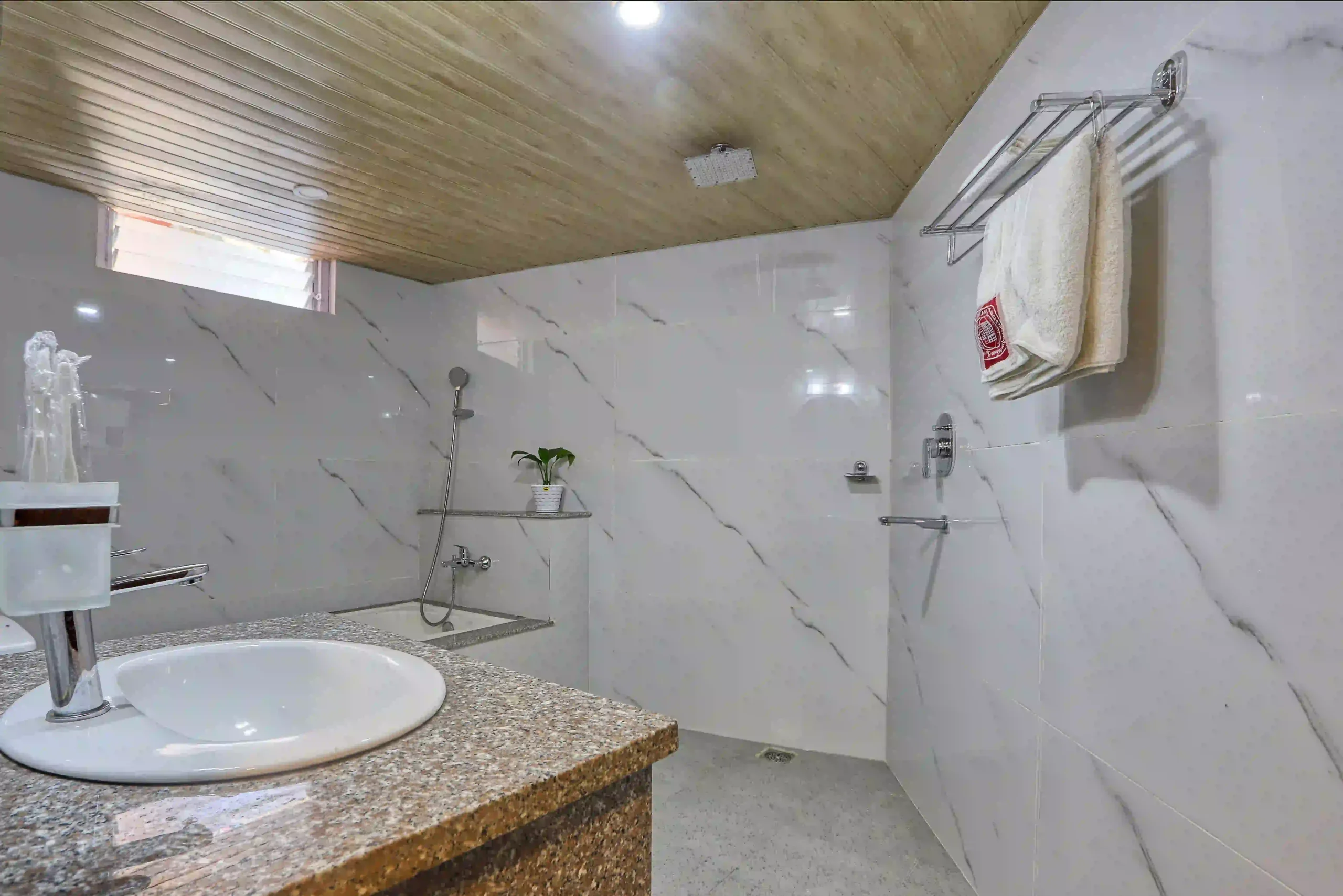 Luxurious Suite - Image 5